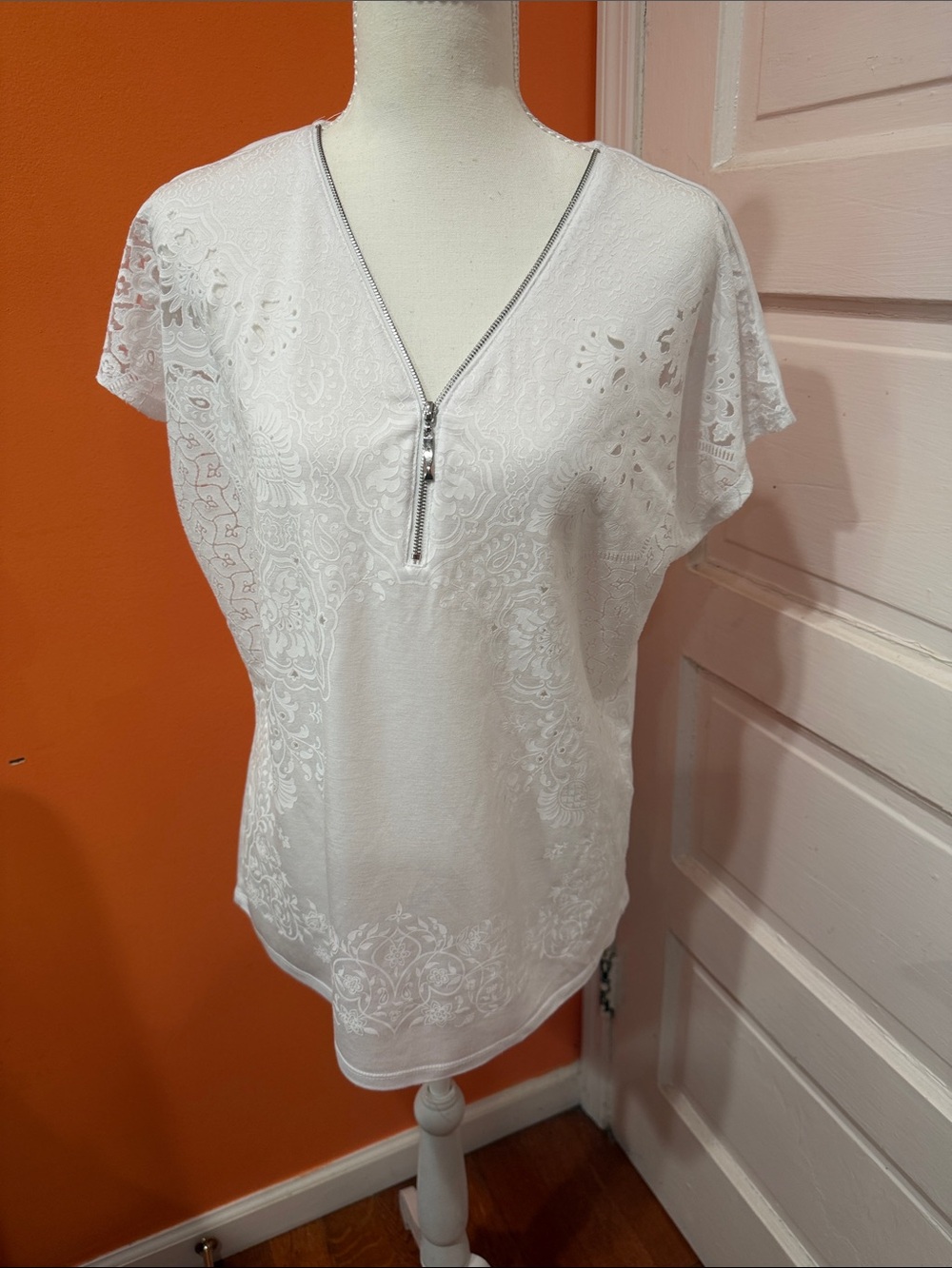 Chico's White Embroidered V-Neck Zip Front Tee